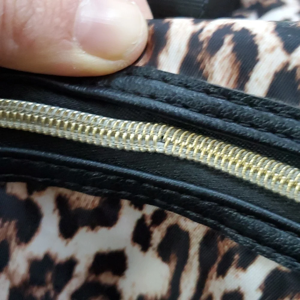 Juicy Couture Leopard Print Weekender Travel Duffel Bag - Picture 10 of 14